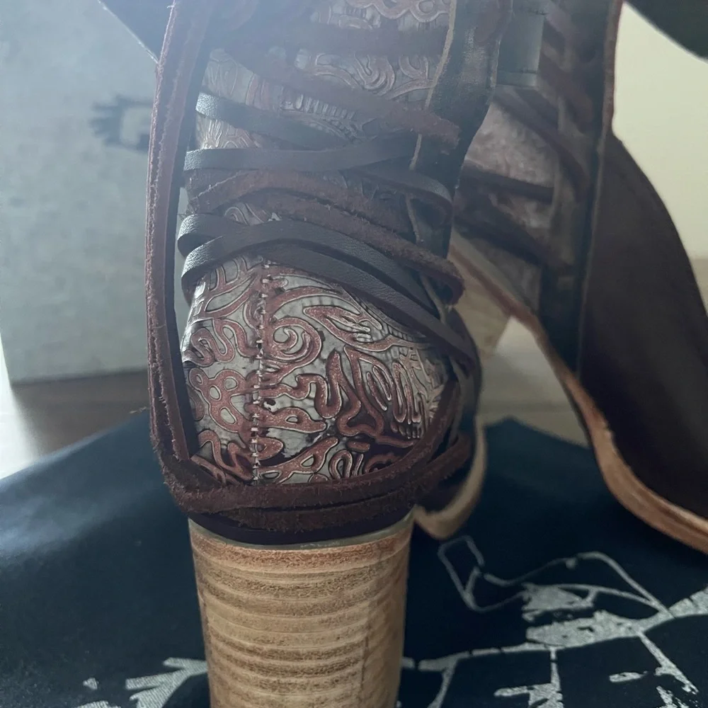 Freebirds Raeanne Wine - Picture 3 of 5